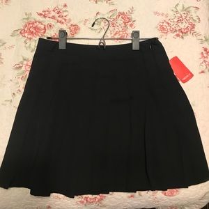 Forever 21 Black M Pleated Skirt.